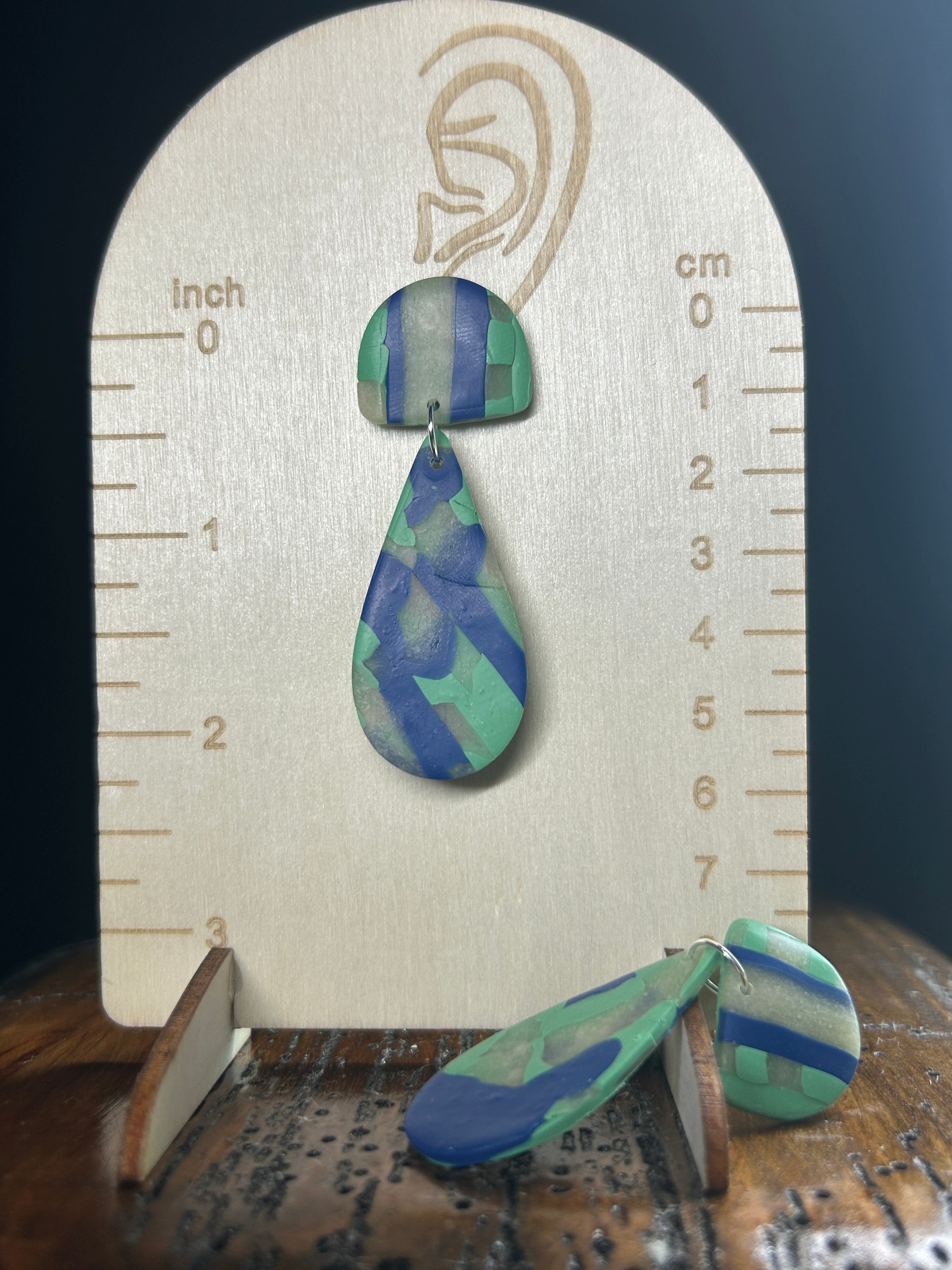 Multi color dangle