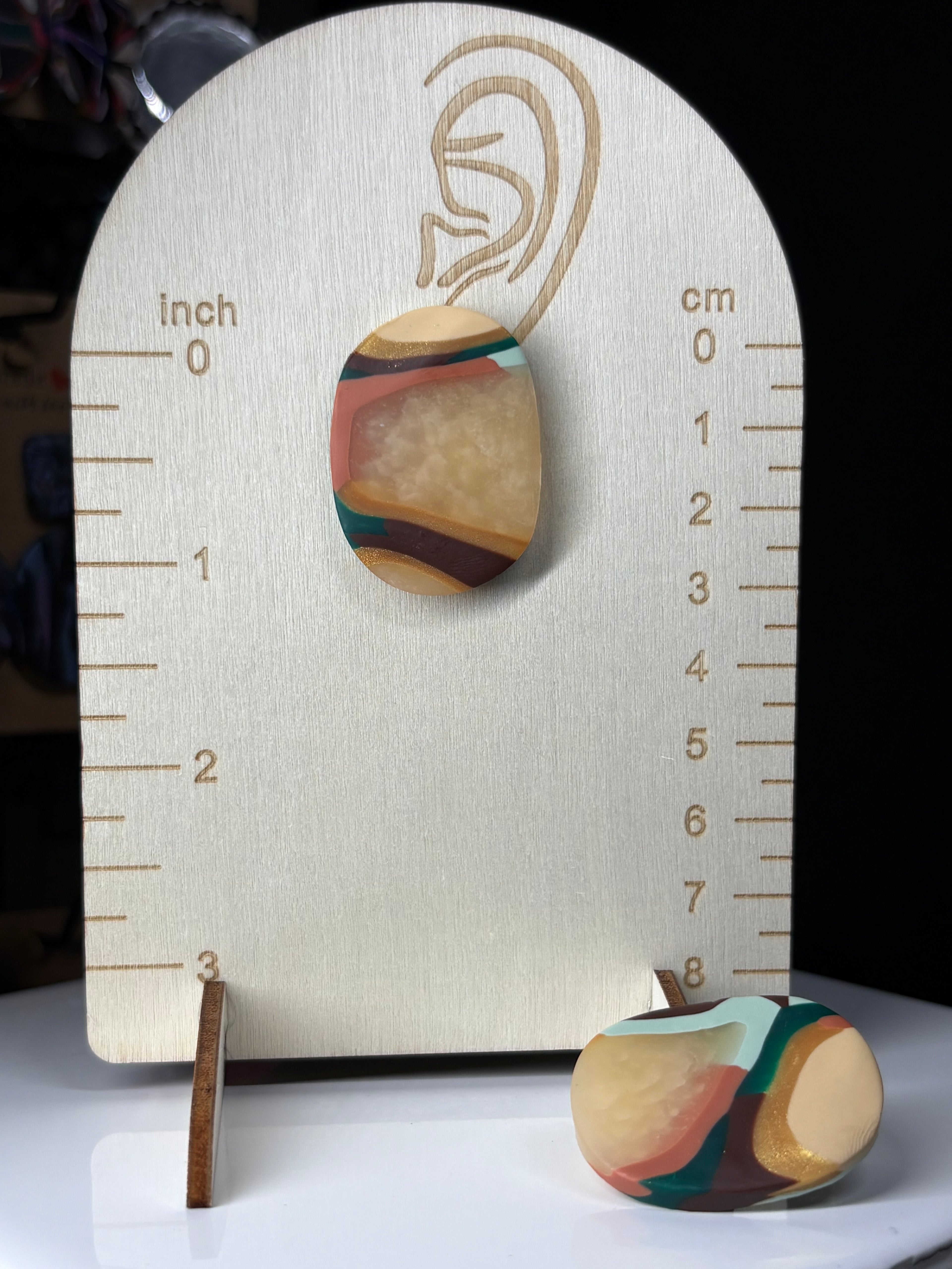Large oval multi stud