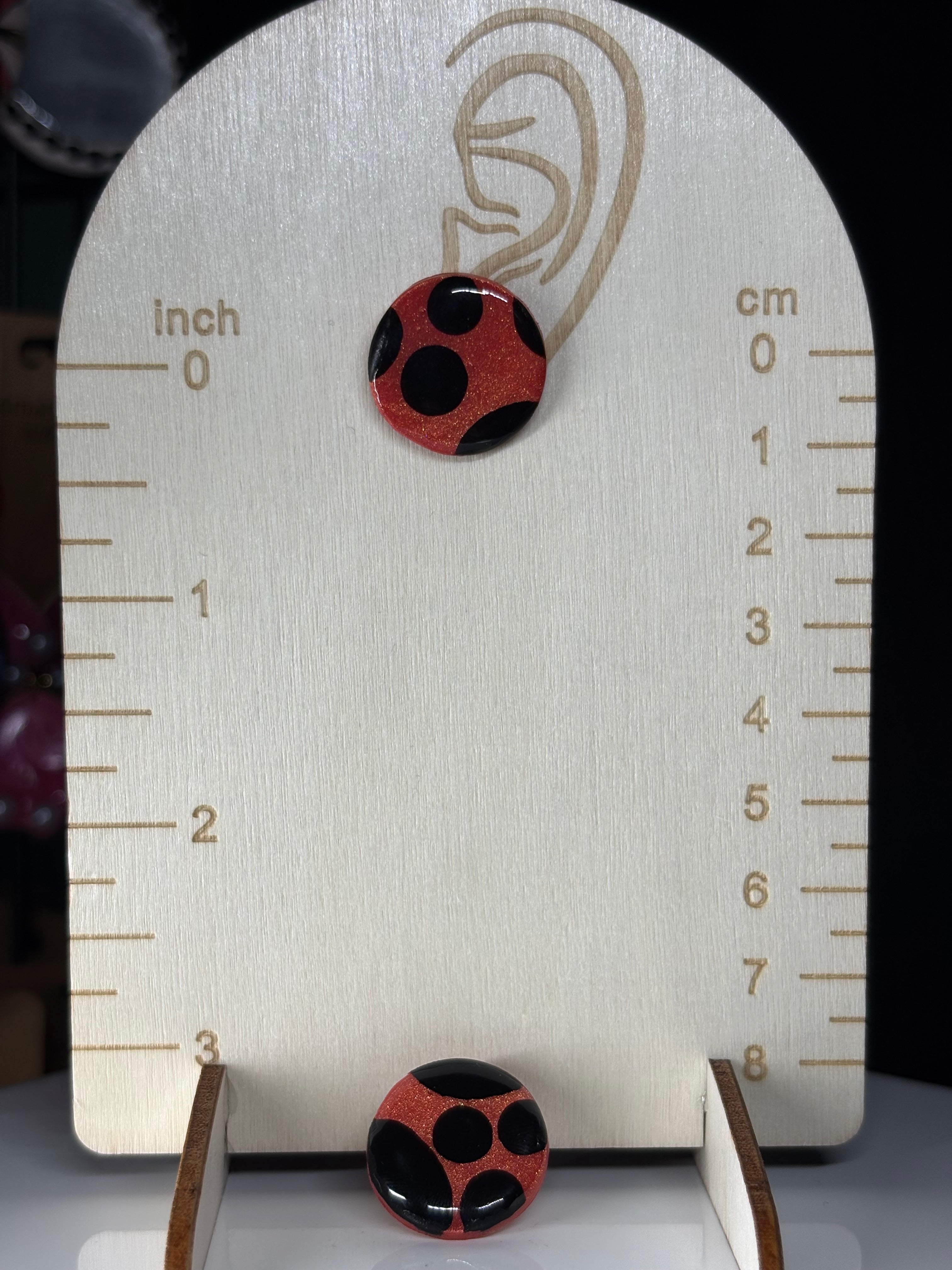 Small circles studs