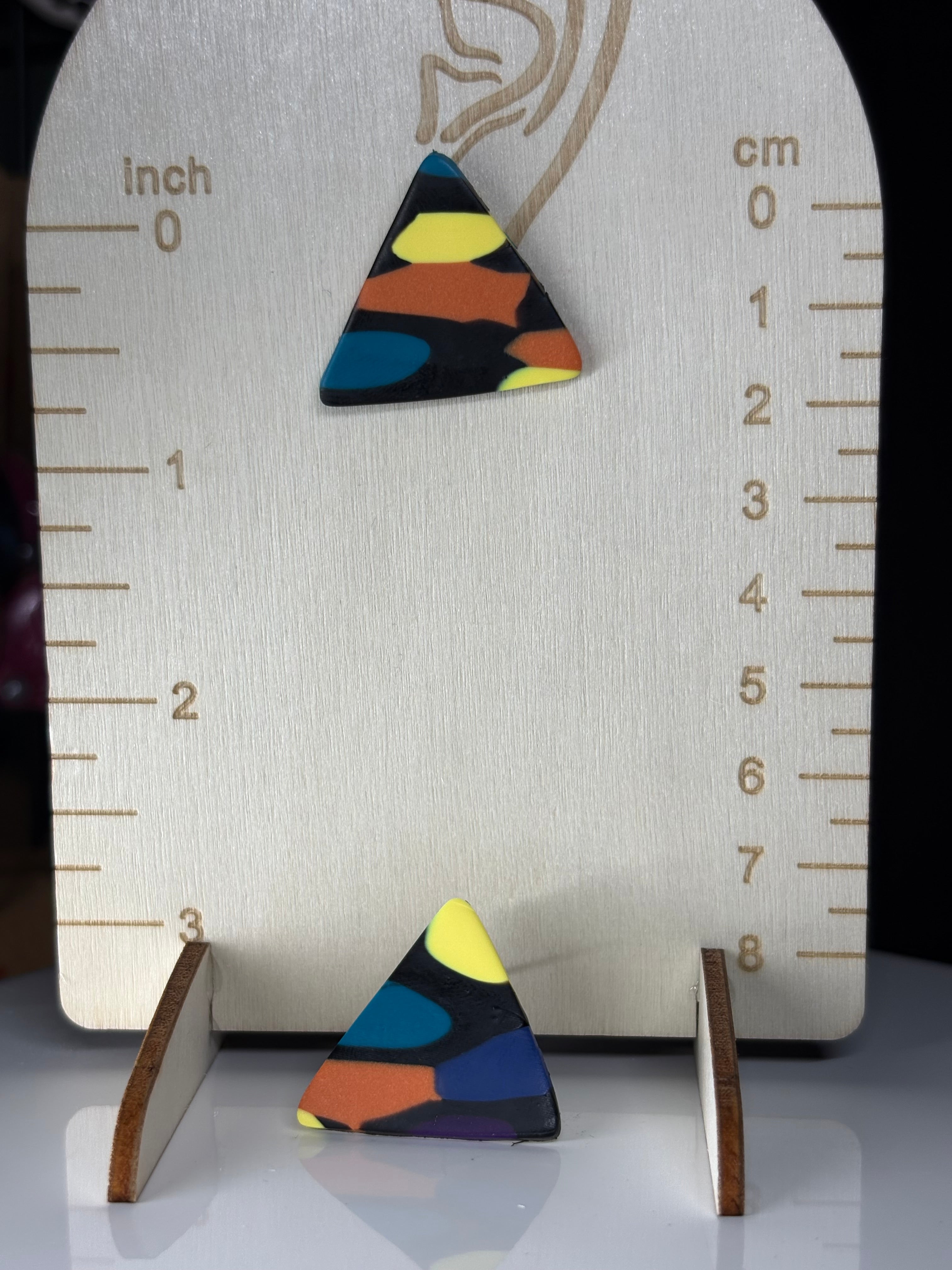 Small triangle multi stud